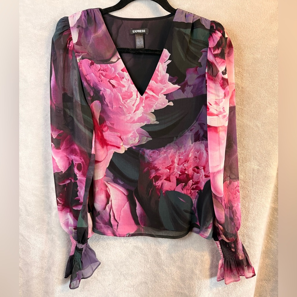 Express Pink Floral V-Neck Long Sleeve Blouse